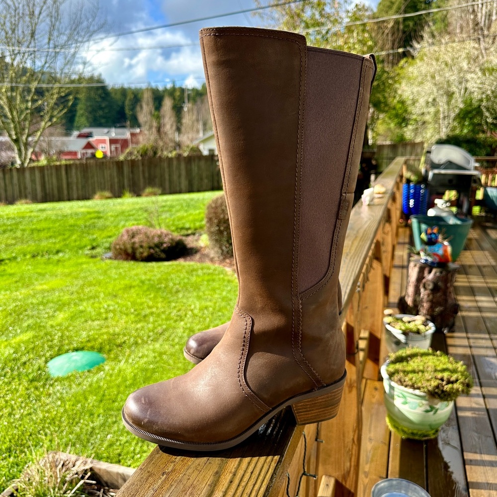 Teva Anaya Tall Boot 8.5 Brown
